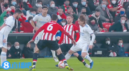 为此，湖人将丹尼格林和28号签送给雷霆，从雷霆引进了施罗德。